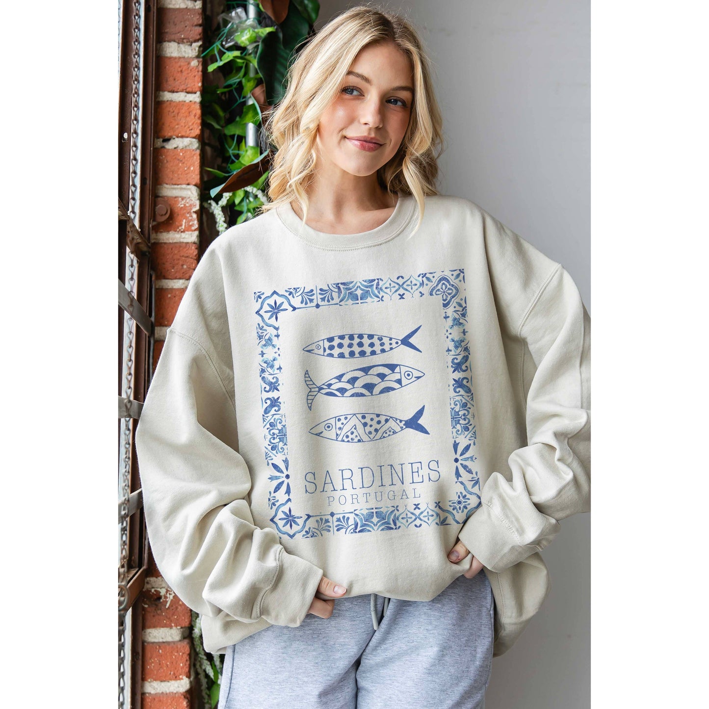 SARDINES PORTUGAL Oversized Graphic Sweatshirt