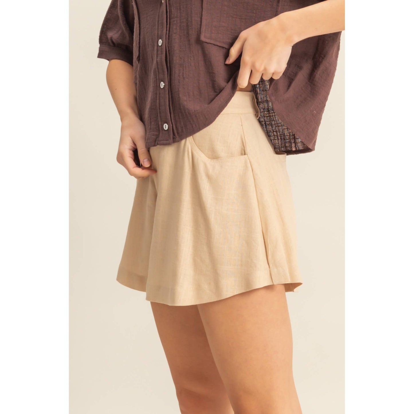 HF25A652-Linen Mid-Rise Flared Shorts