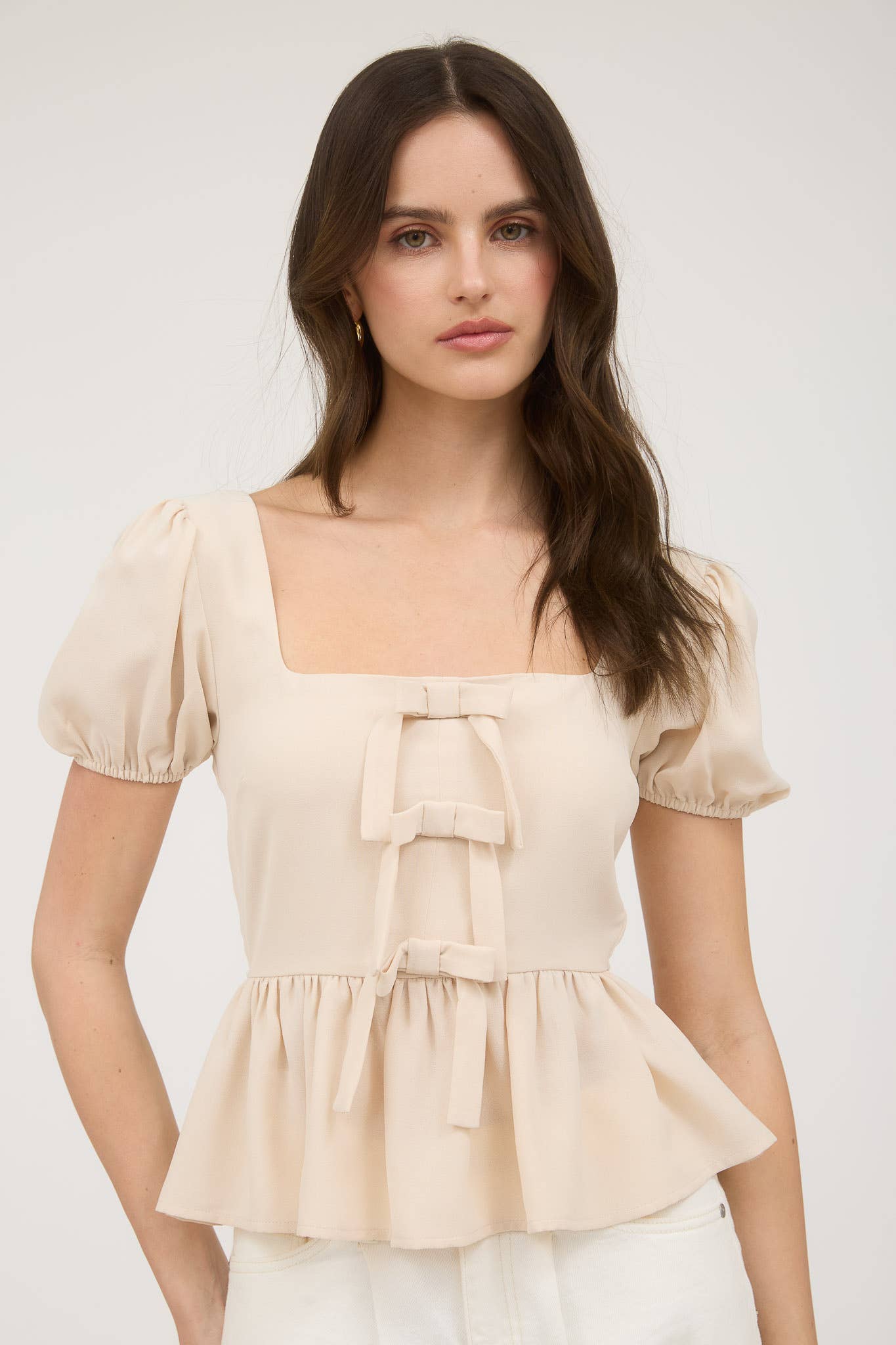 FRONT BOW DETAIL PUFF SLEEVE PEPLUM TOP