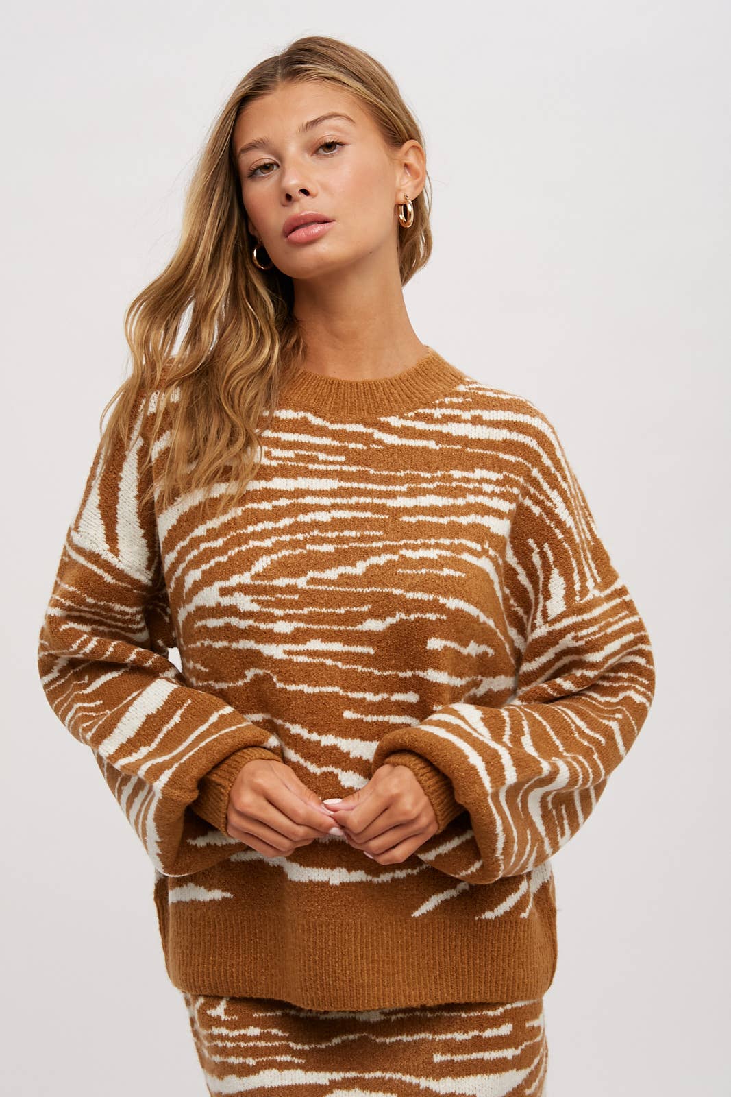 MOCK NECK ZEBRA PULLOVER