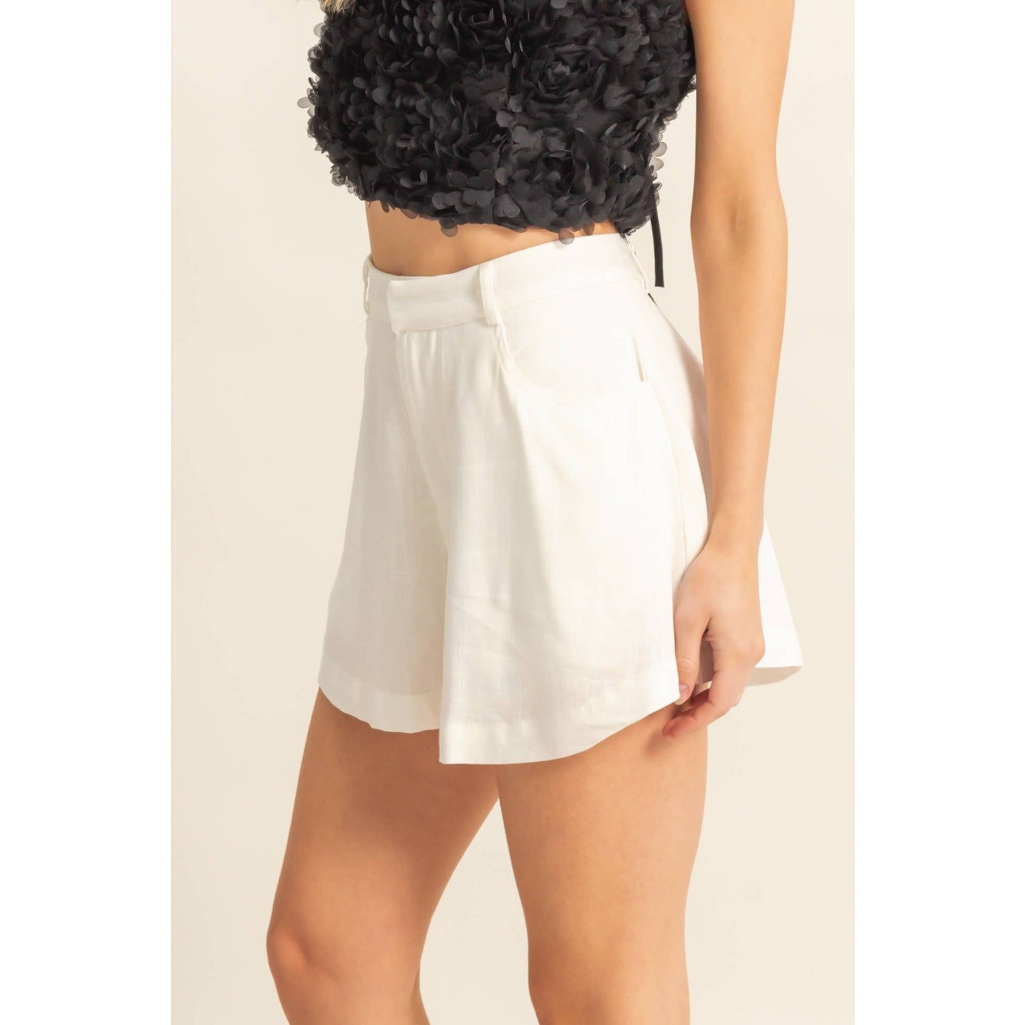 HF25A652-Linen Mid-Rise Flared Shorts