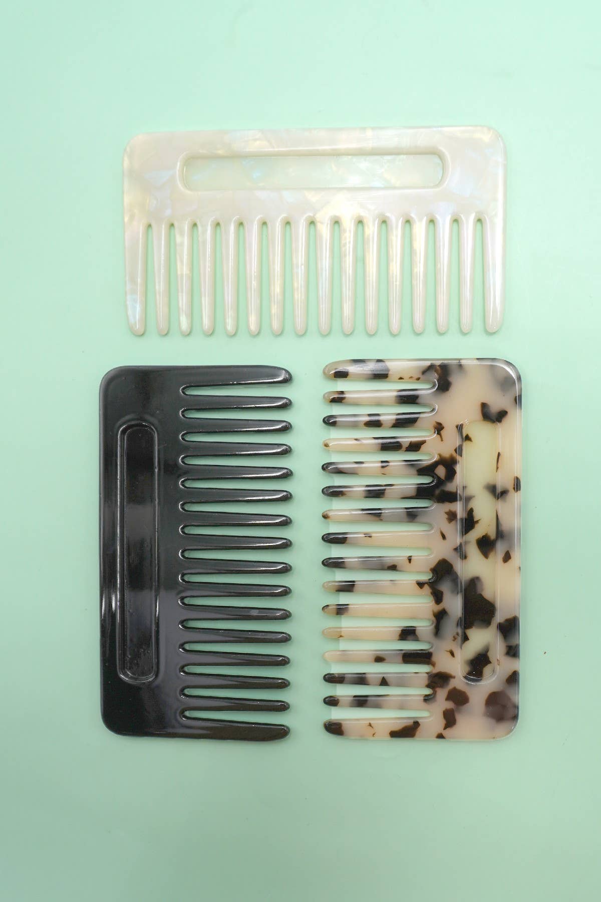 CLASSIC WIDE TOOTH ACETATE COMB