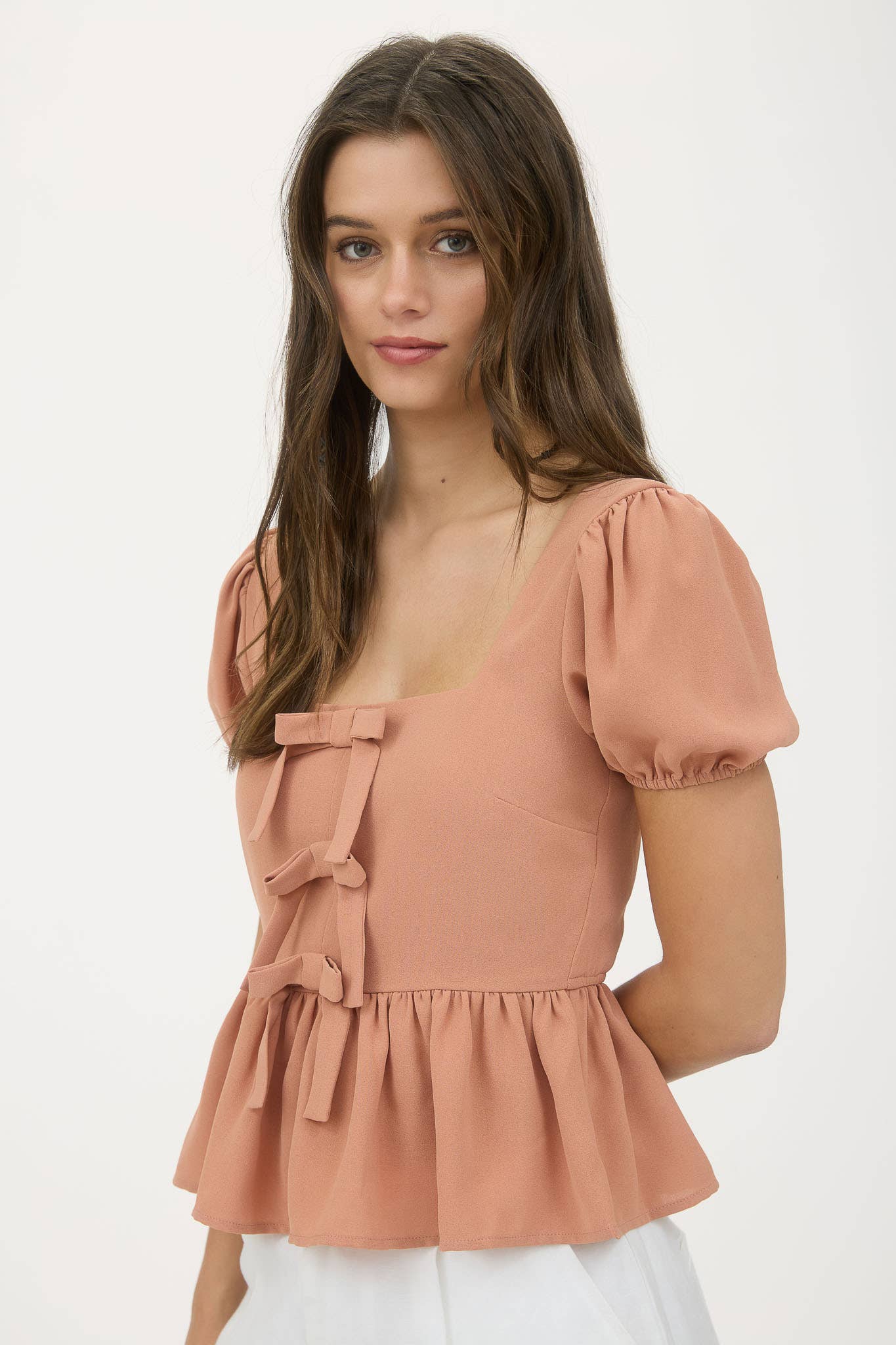 FRONT BOW DETAIL PUFF SLEEVE PEPLUM TOP