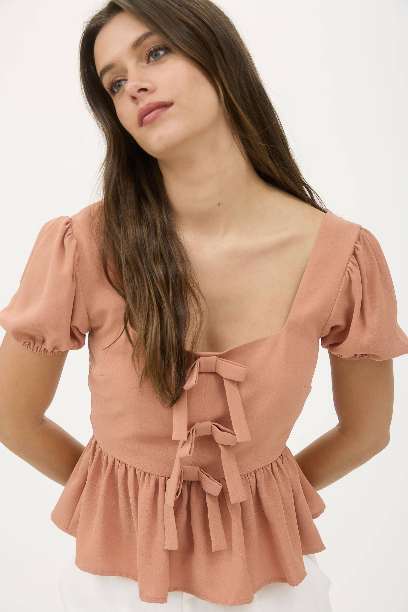 FRONT BOW DETAIL PUFF SLEEVE PEPLUM TOP