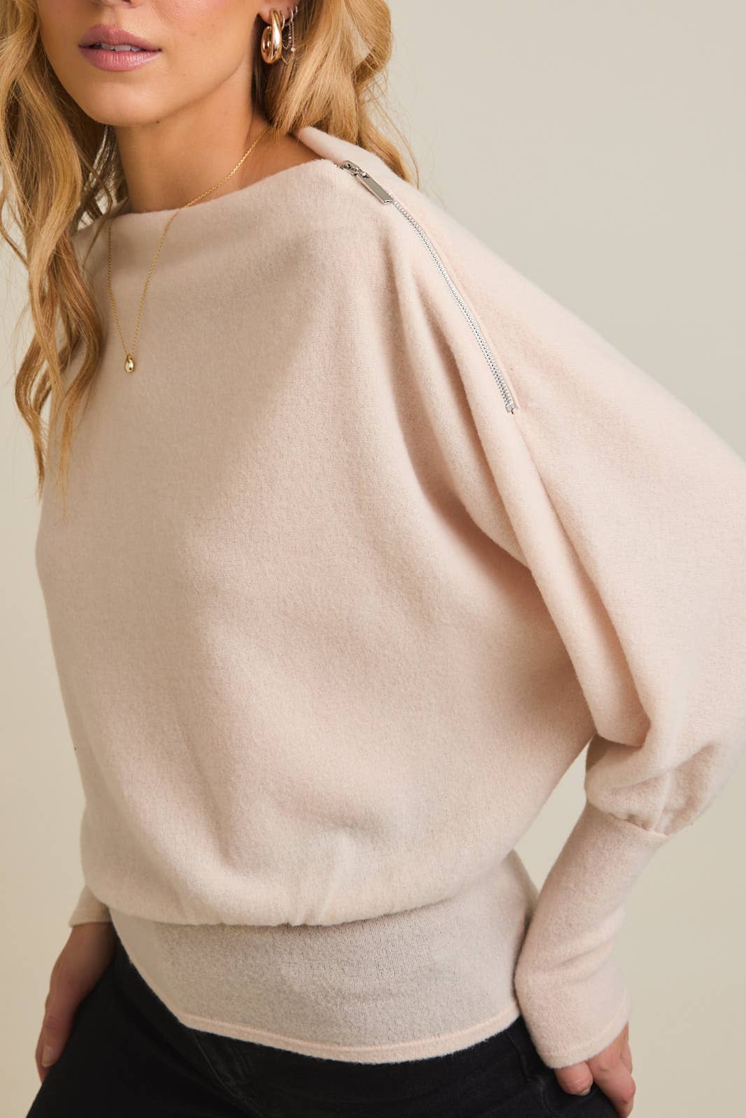 LONG SLEEVE BOAT NECK SHOULDER ZIPPER TOP