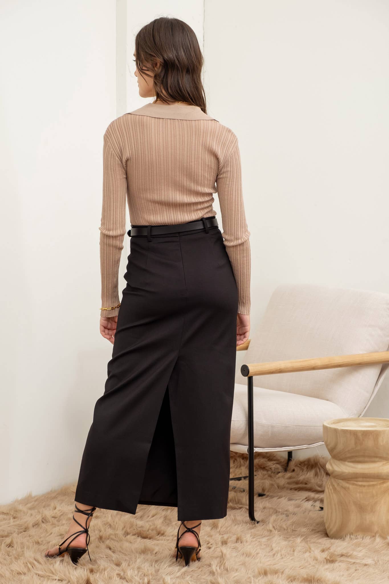 SOLID COLLARED LONG SLEEVE KNIT SWEATER