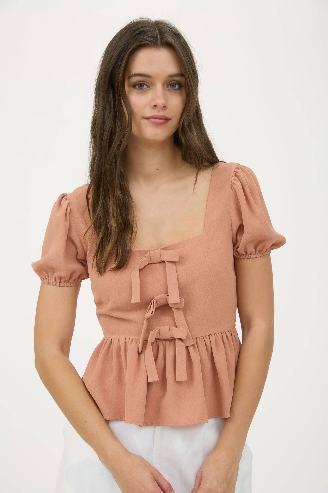 FRONT BOW DETAIL PUFF SLEEVE PEPLUM TOP