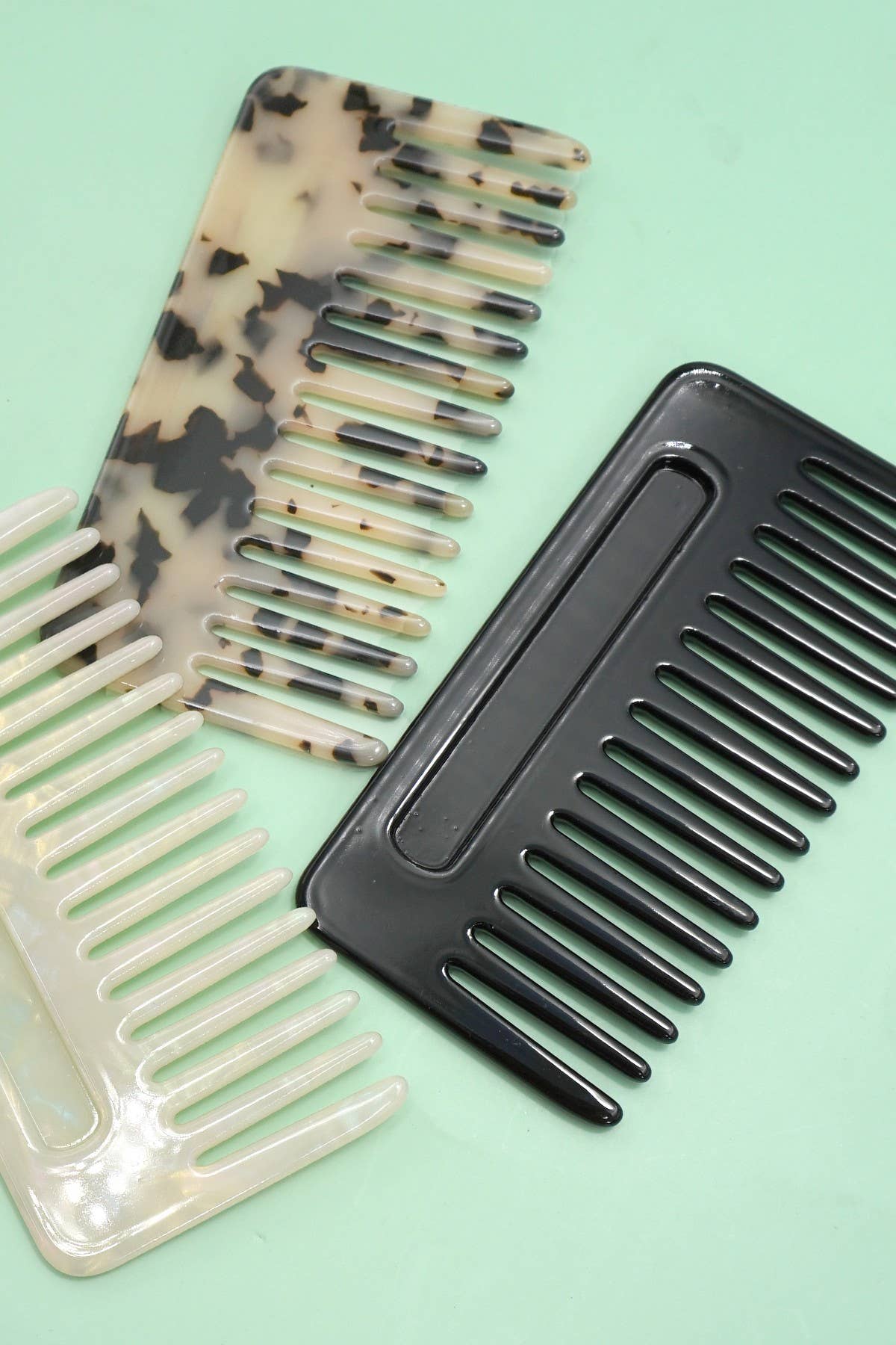 CLASSIC WIDE TOOTH ACETATE COMB