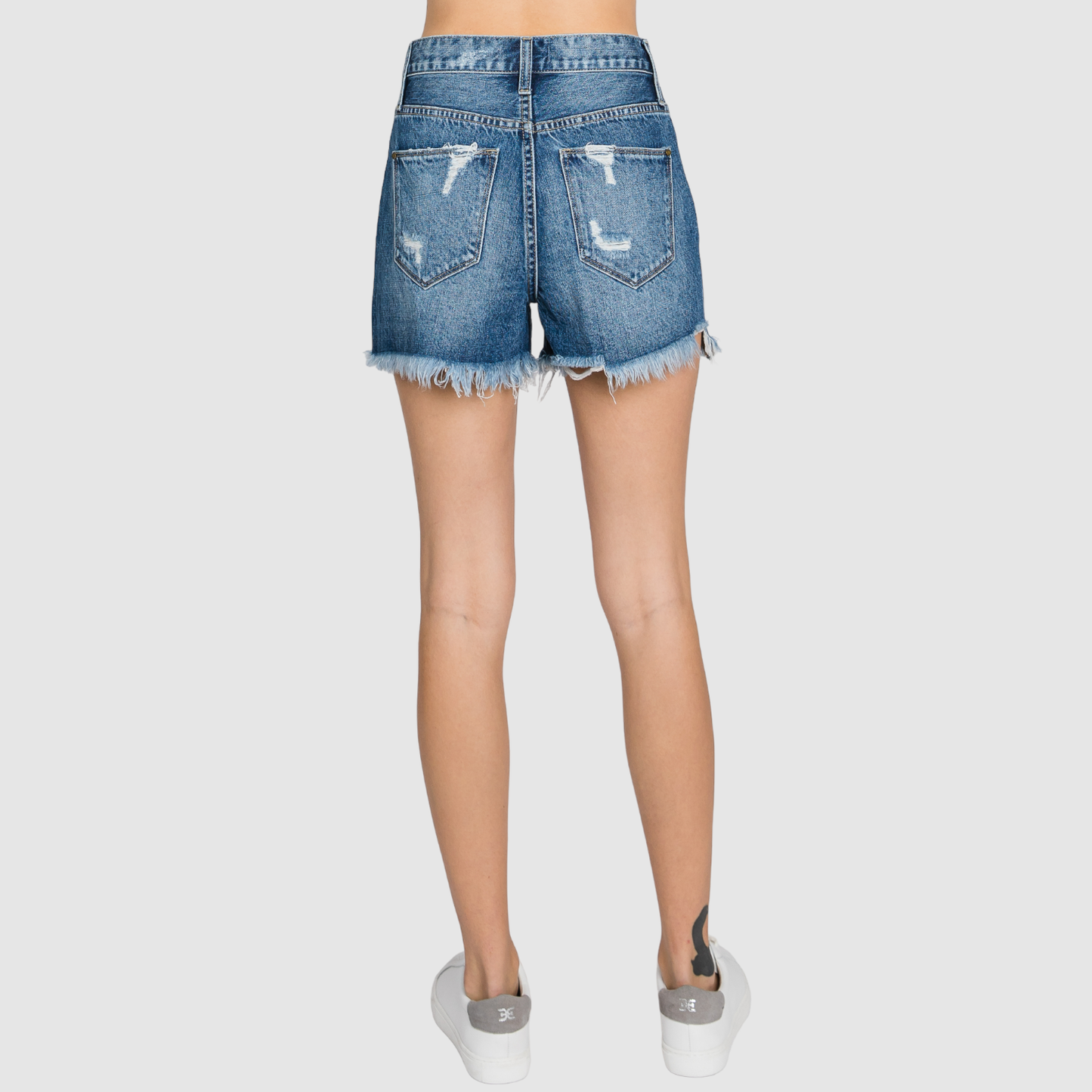 P400RH-MD SUPER HIGH RISE RIGID MOM SHORTS W/ FRAYED HEM