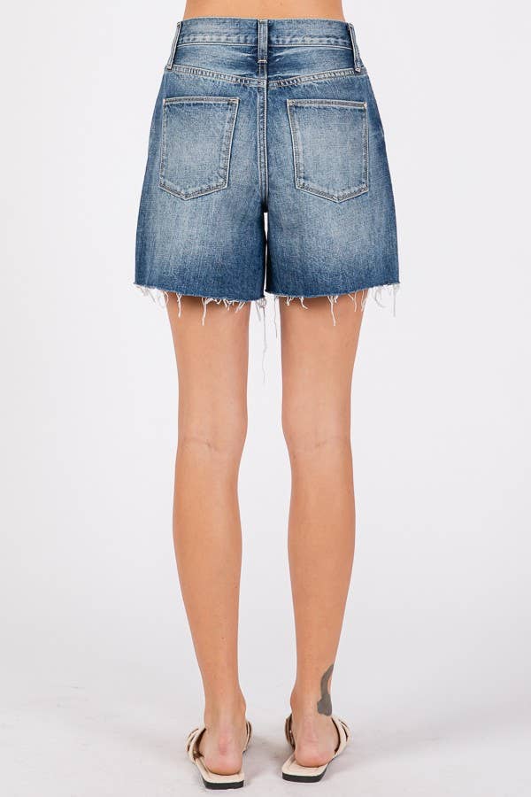 P1355R-MD HIGH RISE RIGID RELAXED MIDI SHORT W/ FRAYED HEM