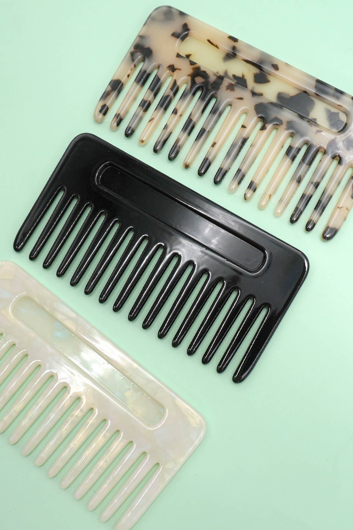 CLASSIC WIDE TOOTH ACETATE COMB