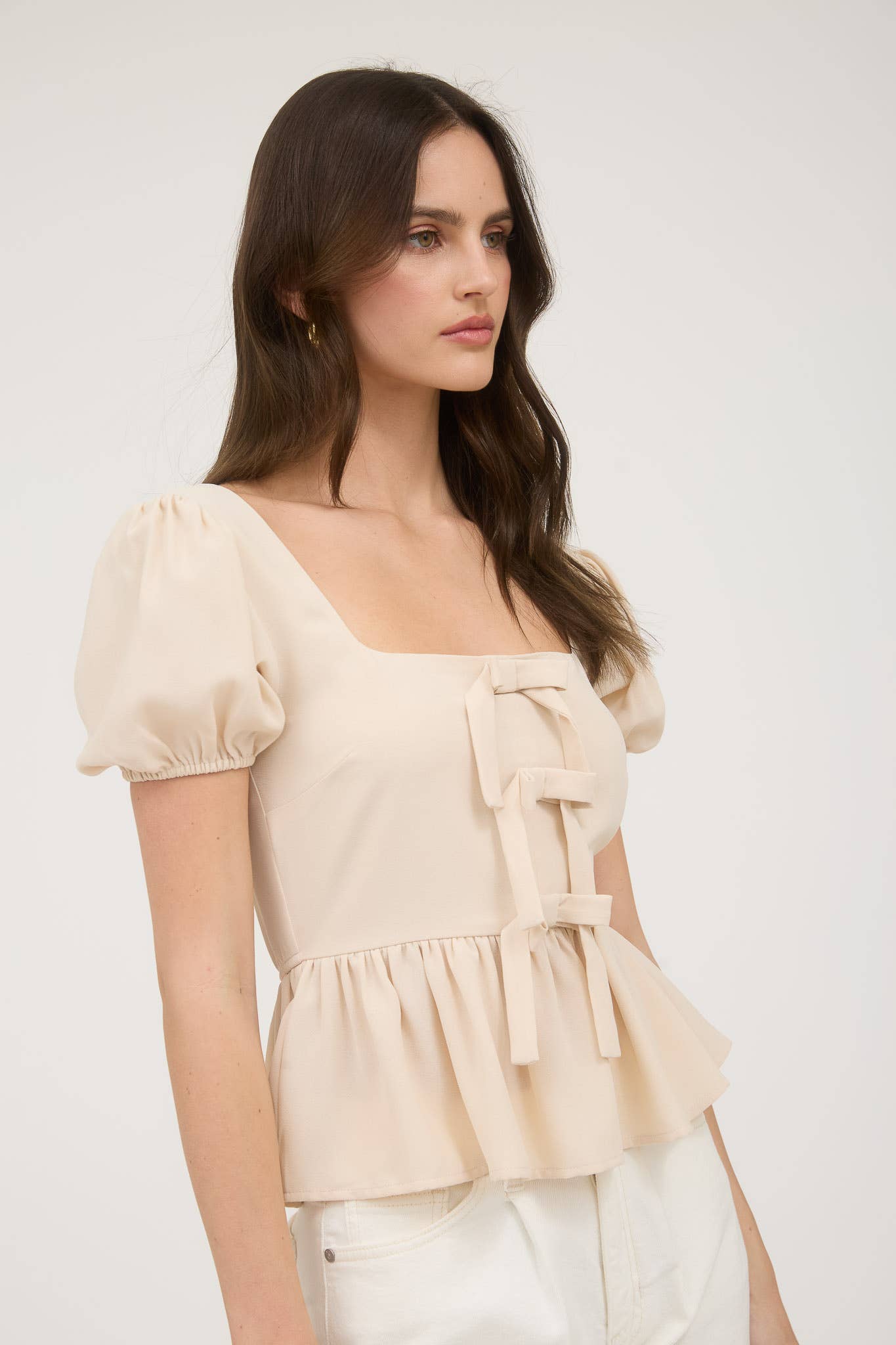FRONT BOW DETAIL PUFF SLEEVE PEPLUM TOP